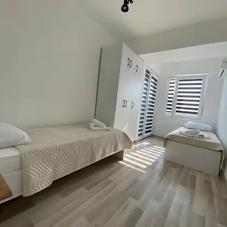 Apartment Maggie's Place Near Area Private Parking *