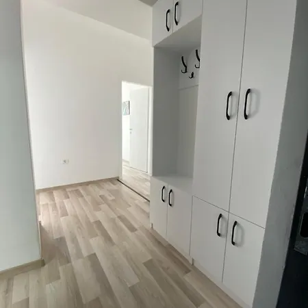 Appartement Maggie's Place Near Area Private Parking Skopje