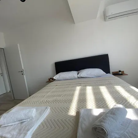 Апартаменти Maggie's Place Near Area Private Parking Скоп'є