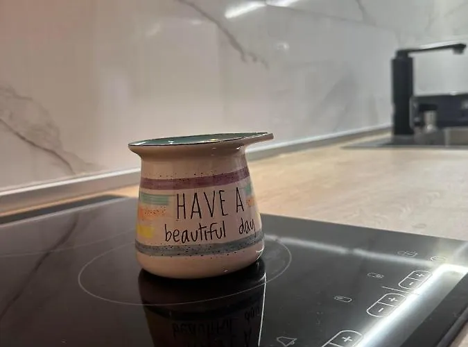 Apartment Maggie's Place Near Area Private Parking