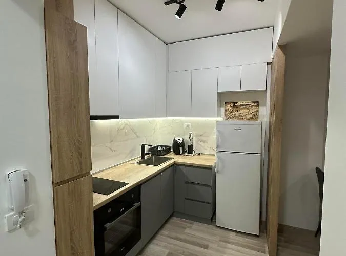 Maggie's Place Near Area Private Parking Апартаменти *