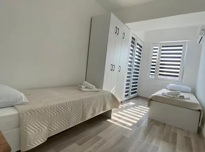 Апартаменти Maggie's Place Near Area Private Parking *