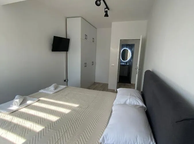 Apartment Maggie's Place Near Area Private Parking