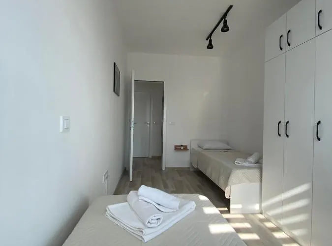 Maggie's Place Near Area Private Parking Апартаменти *