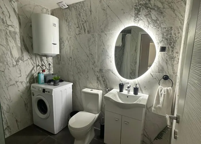 Maggie's Place Near Area Private Parking Апартаменти *