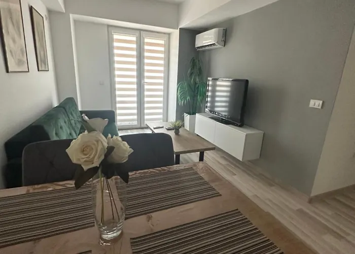 Maggie's Place Near Area Private Parking Апартаменти *